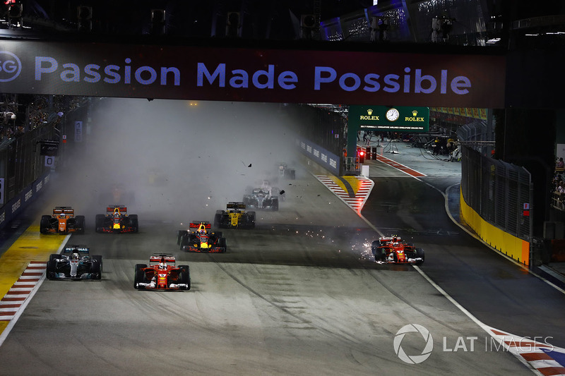 Startcrash: Kimi Raikkonen, Ferrari SF70H, Max Verstappen, Red Bull Racing RB13