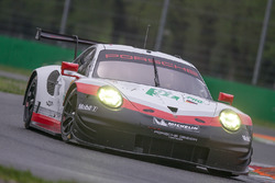 #91 Porsche Team Porsche 911 RSR: Ріхард Літц, Фредерік Маковєцкі