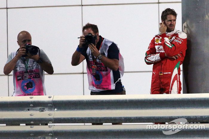 Sebastian Vettel, Ferrari se detuvo en la segunda sesión de práctica