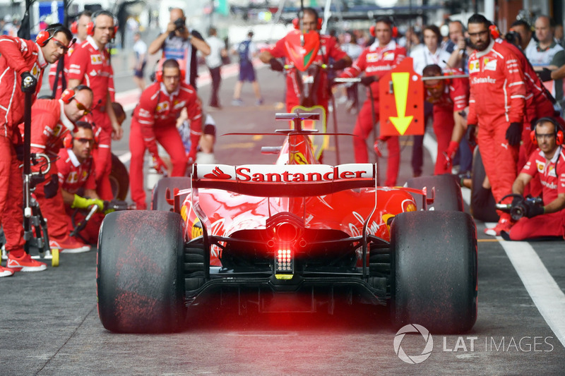 Sebastian Vettel, Ferrari SF70H pit stop