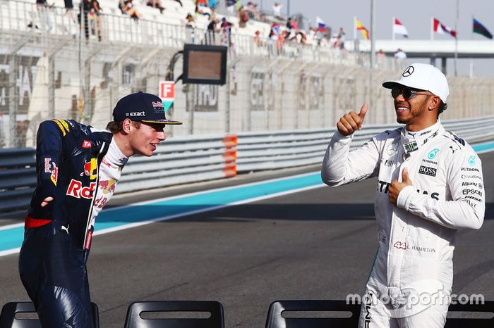 Max Verstappen, Red Bull Racing con Lewis Hamilton, Mercedes AMG F1