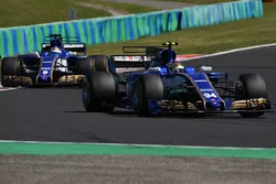Pascal Wehrlein, Sauber C36, Marcus Ericsson, Sauber C36
