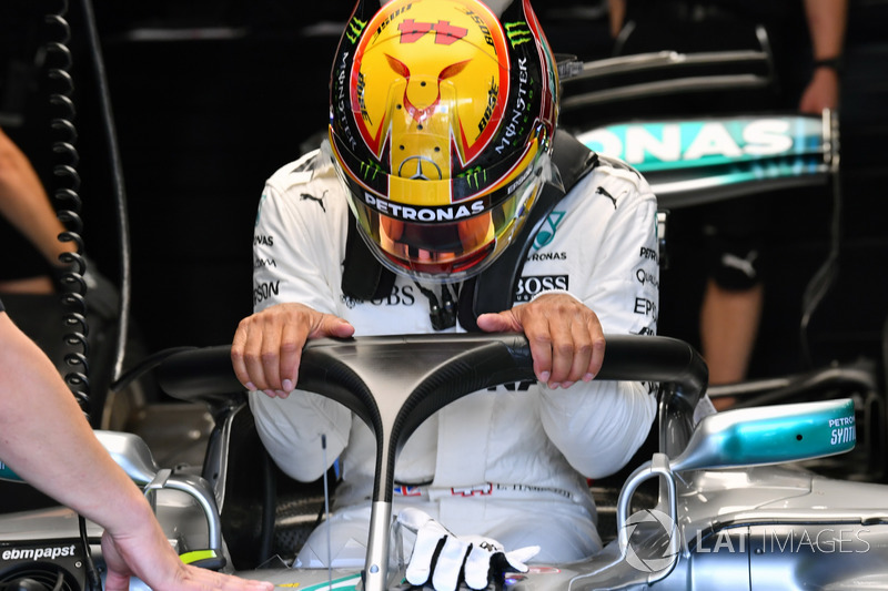 Lewis Hamilton, Mercedes-Benz F1 W08 with halo