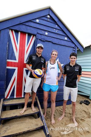 Sergio Pérez, Sahara Force India F1 y Esteban Ocon, Sahara Force India F1 juegan voleibol en la play