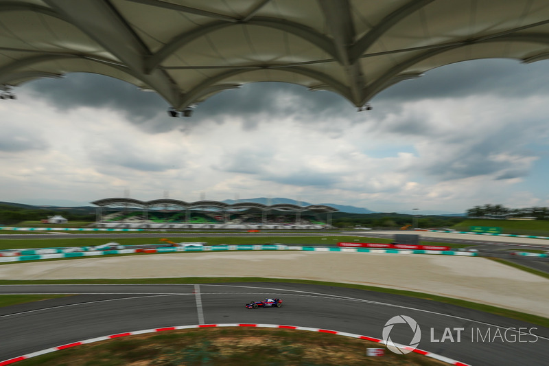Карлос Сайнс-мол., Scuderia Toro Rosso STR12