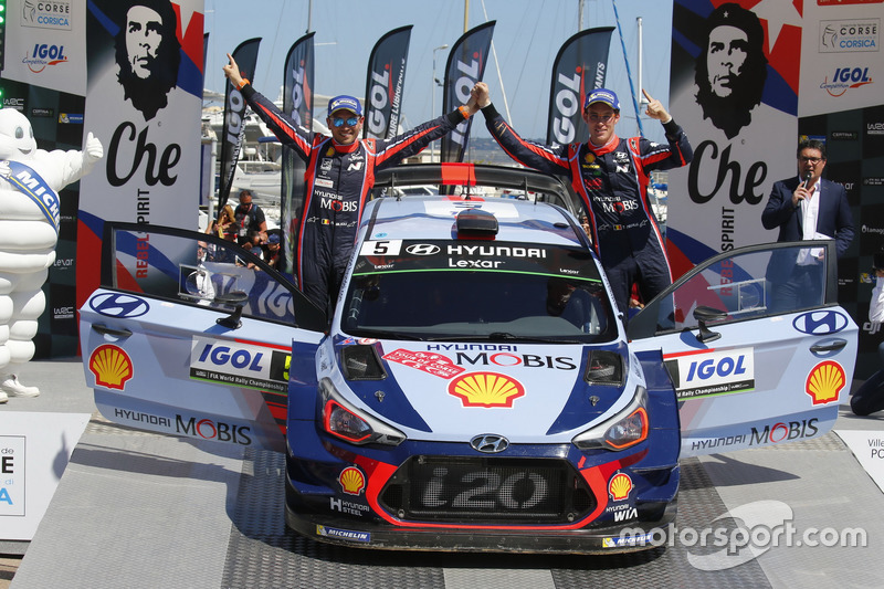 I vincitori Thierry Neuville, Nicolas Gilsoul, Hyundai i20 Coupe WRC, Hyundai Motorsport