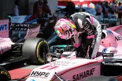 Sergio Perez, Sahara Force India VJM10 arriva nel parco chiuso