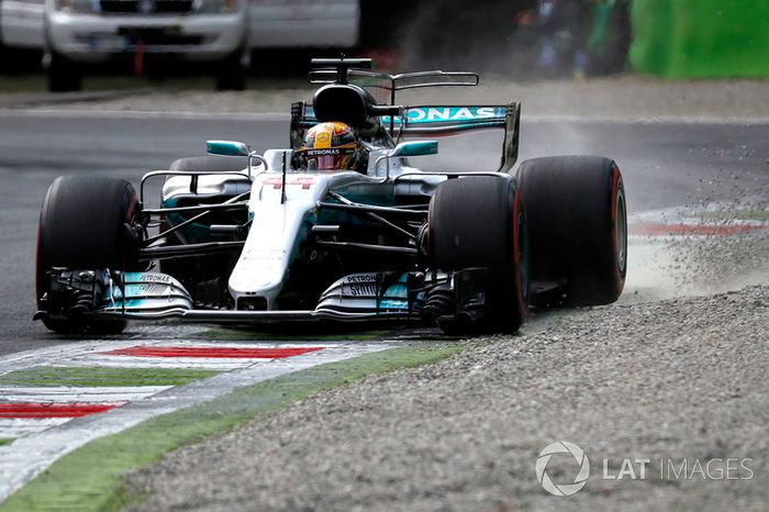 Lewis Hamilton, Mercedes AMG F1 F1 W08 sobre la grava