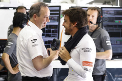 Fernando Alonso, McLaren, Jonathan Neale, Managing Director, McLaren