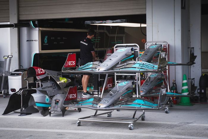 Alerones delanteros de Mercedes W13