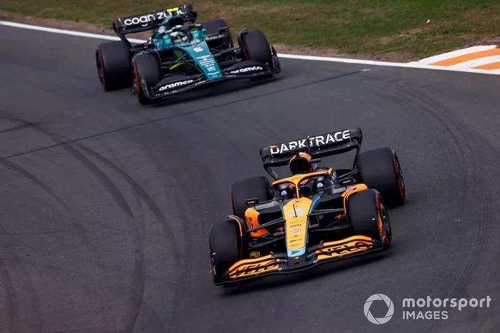 Daniel Ricciardo, McLaren MCL36, Sebastian Vettel, Aston Martin AMR22