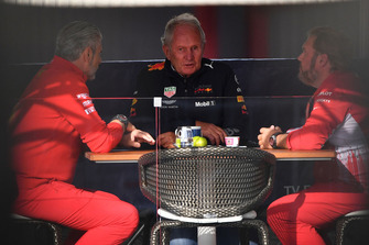 Maurizio Arrivabene, Team Principal Ferrari, Dr Helmut Marko, Consulente Red Bull Motorsport, e Gino Rosato, Ferrari