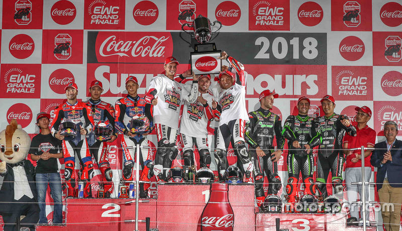 Podio: #33 Red Bull Honda: Takaaki Nakagami, Takumi Takahashi, PJ Jacobsen, #21 Yamaha Factory Racing Team: Michael van der Mark, Alex Lowes, Katsuyuki Nakasuga. #11 Kawasaki Team Green: Jonathan Rea, Leon Haslam, Kazuma Watanabe