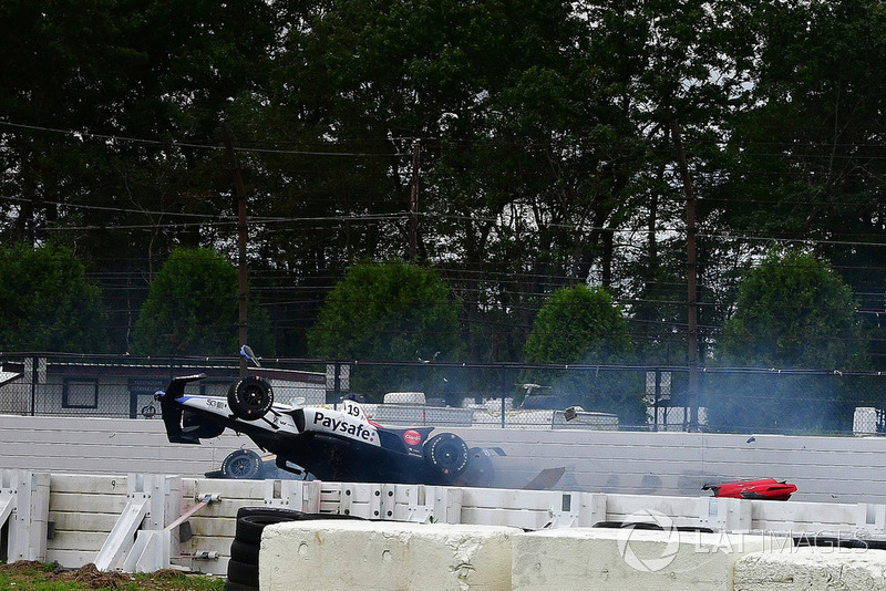Аварія: Роберт Вікенс, Schmidt Peterson Motorsports Honda, Джеймс Хінчкліфф, Schmidt Peterson Motorsports Honda, Райан Хантер-Рей, Andretti Autosport Honda, П'єтро Фіттіпалді, Dale Coyne Racing Honda