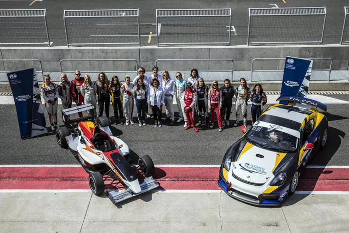 Programa de la FIA para mujeres piloto