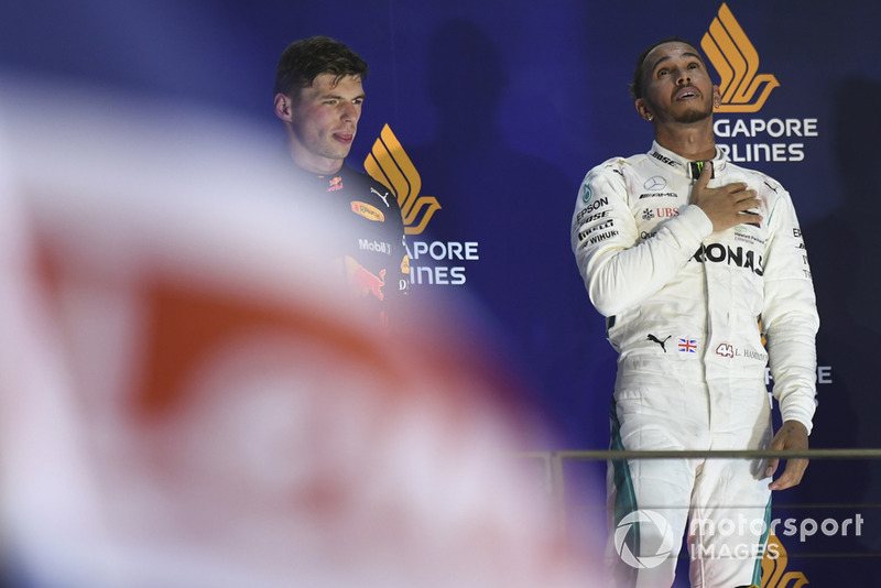 Lewis Hamilton, Mercedes AMG F1, y Max Verstappen, Red Bull Racing