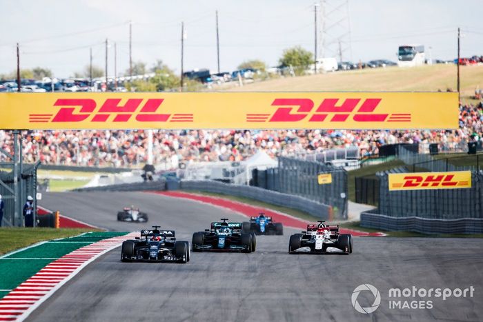 Lewis Hamilton, Mercedes W12, Yuki Tsunoda, AlphaTauri AT02, Lance Stroll, Aston Martin AMR21, y Kimi Raikkonen, Alfa Romeo Racing C41.