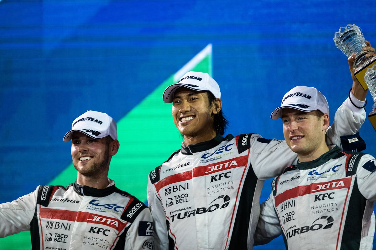 Blomqvist, Gelael and Vandoorne celebrate their third place in the Bahrain 8 Hours finale