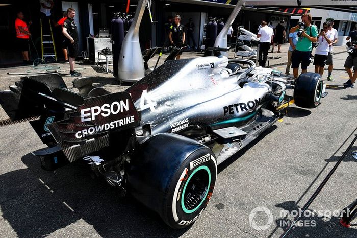 Mercedes AMG F1 W10 con decoración especial por los 125 años en motorsport