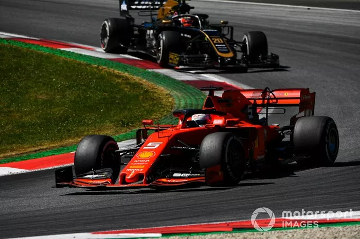 Sebastian Vettel, Ferrari SF90, Kevin Magnussen, Haas F1 Team VF-19