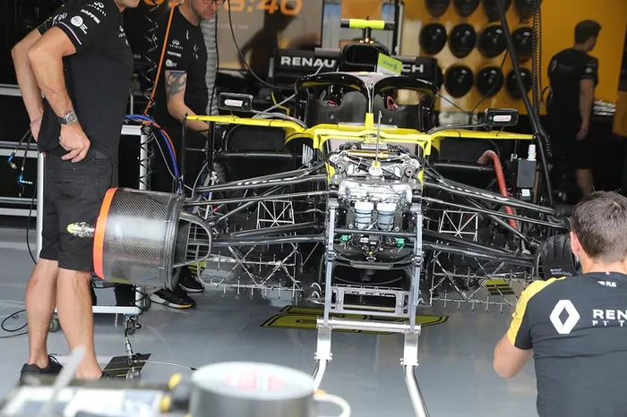 La parte delantera del Renault R.S. 19
