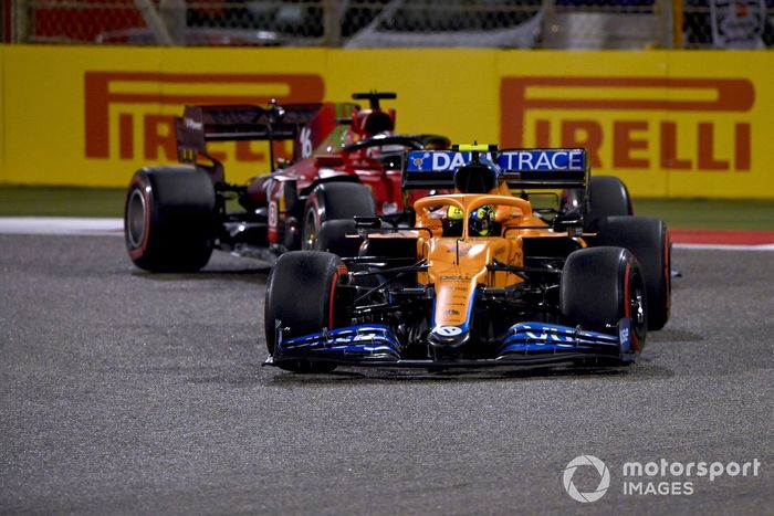 Lando Norris, McLaren MCL35M, Charles Leclerc, Ferrari SF21