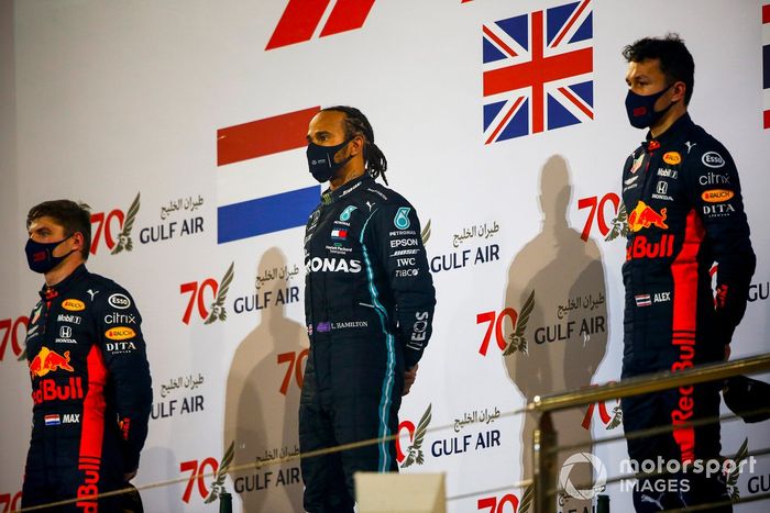 Podio: segundo lugar Max Verstappen, Red Bull Racing, ganador Lewis Hamilton, Mercedes-AMG F1 y el tercer lugar Alex Albon, Red Bull Racing