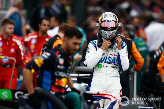 Daniel Ricciardo, Visa Cash App RB F1 Team, en Parc Ferme tras la carrera