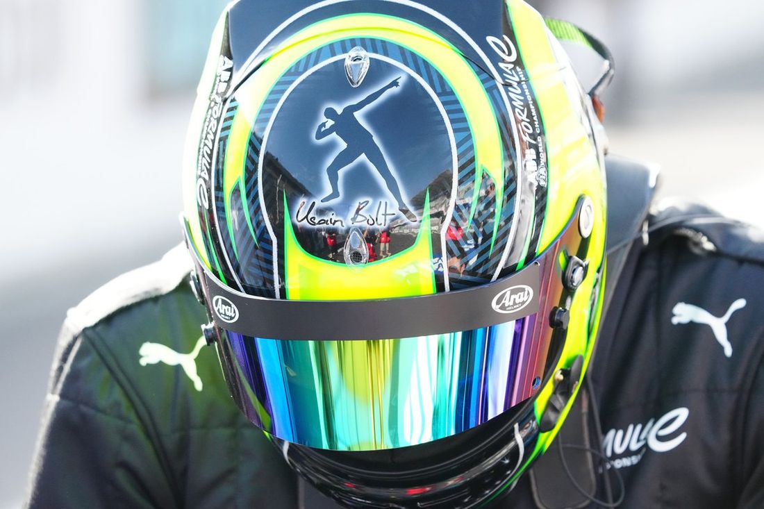 Casco a medida de Usain Bolt para la Fórmula E
