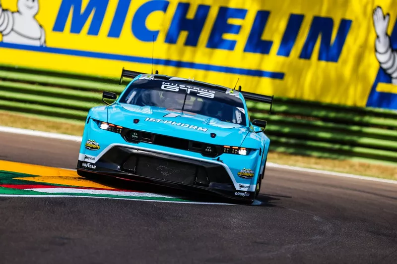 #77 Proton Competition Ford Mustang LMGT3: Ryan Hardwick, Zacharie Robichon, Ben Barker