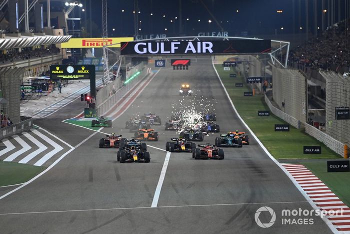 Max Verstappen, Red Bull Racing RB20 el campo de distancia