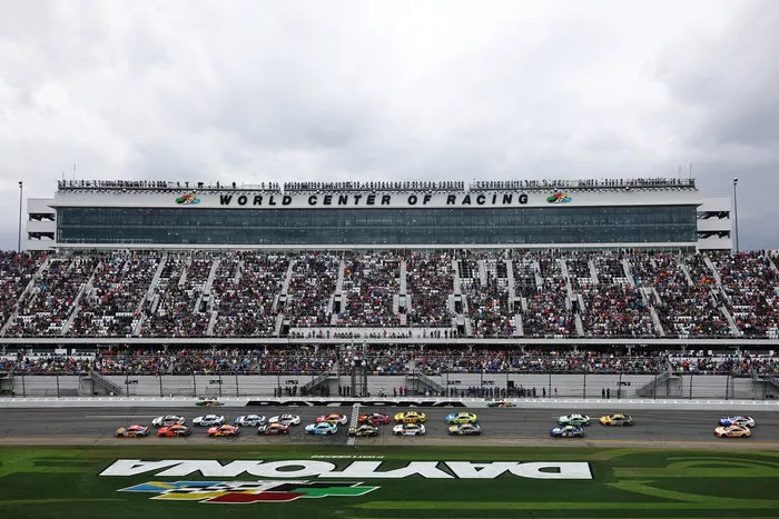 Chase Briscoe, Joe Gibbs Racing Toyota leads the field during race start