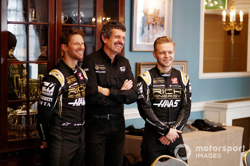 Romain Grosjean, Haas F1 Team, Guenther Steiner, Team Principal, Haas F1 e Kevin Magnussen, Haas F1 Team