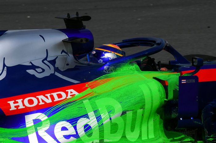 Alexander Albon, Scuderia Toro Rosso STR14, con parafina