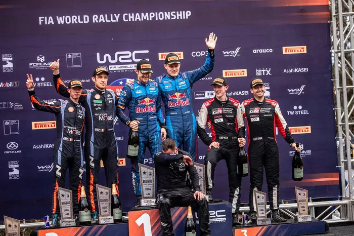 Podio: Ganadores Ott Tänak, Martin Järveoja, M-Sport Ford World Rally Team Ford Puma Rally1, segundo lugar Thierry Neuville, Martijn Wydaeghe, Hyundai World Rally Team Hyundai i20 N Rally1, tercer lugar Elfyn Evans, Scott Martin, Toyota Gazoo Racing WRT T