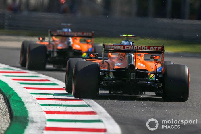 Carlos Sainz Jr., McLaren MCL35, Lando Norris, McLaren MCL35
