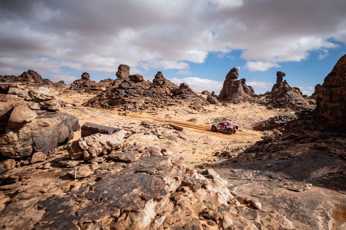 #200 Toyota Gazoo Racing Toyota: Nasser Al-Attiyah, Mathieu Baumel