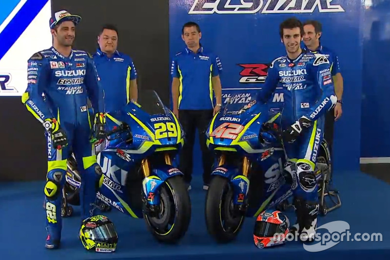 Andrea Iannone y Alex Rins con la Suzuki MotoGP 2017