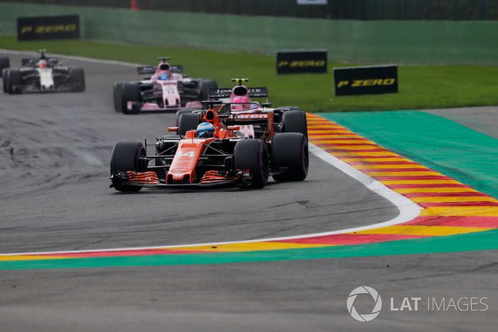 Fernando Alonso, McLaren MCL32, Esteban Ocon, Sahara Force India F1 VJM10, Sergio Pérez, Sahara Forc