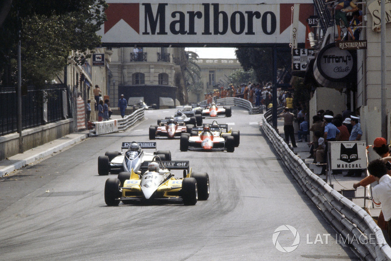 Рене Арну, Renault RE30B, Риккардо Патрезе, Brabham BT49D Ford Cosworth, Бруно Джакомелли, Alfa Romeo 182, Ален Прост, Renault RE30B, и Дидье Пирони, Ferrari 126C2