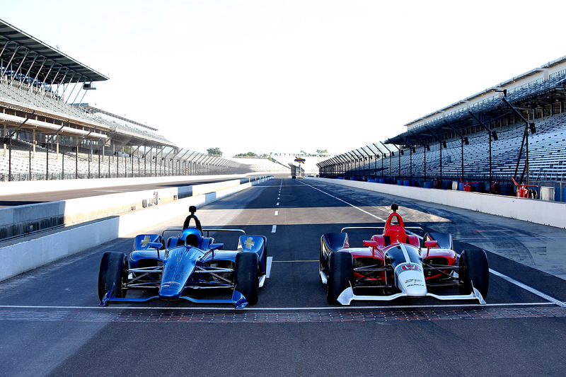 Машини IndyCar 2018 року із двигунами Chevrolet та Honda