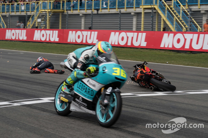 Joan Mir, Leopard Racing, Bo Bendsneyder, Red Bull KTM Ajo caída