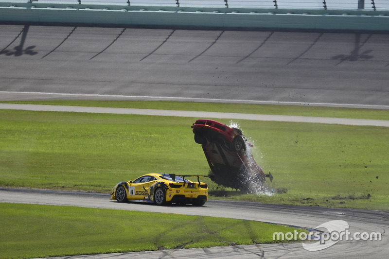 #124 Ferrari of Long Island Ferrari 488 Challenge: Jerome Jacalone, incidente