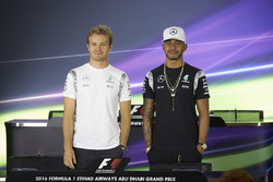 Nico Rosberg, Mercedes AMG F1, Lewis Hamilton, Mercedes AMG F1 lors de la conférence de presse de la FIA