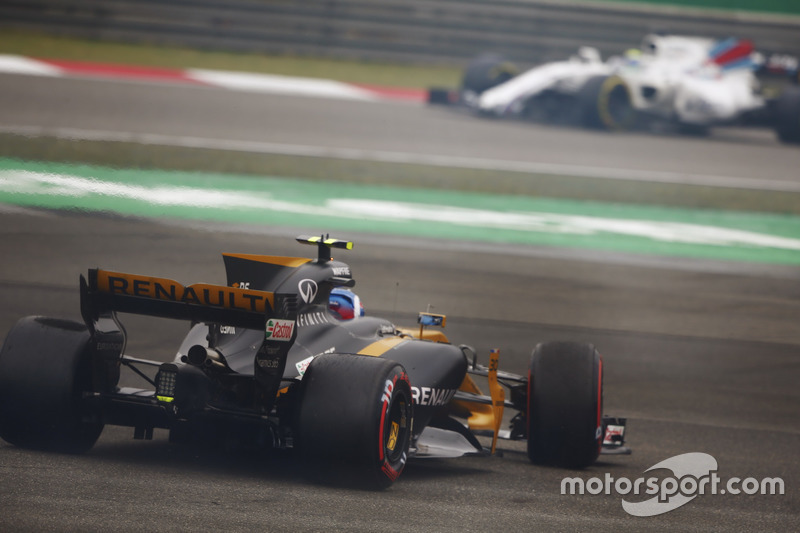 Dreher: Jolyon Palmer, Renault Sport F1 Team RS17; Felipe Massa, Williams FW40