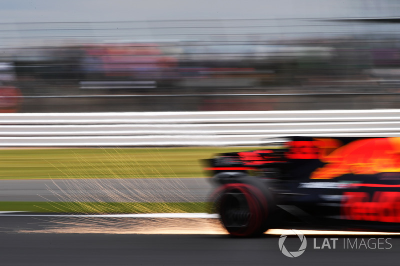 Макс Ферстаппен, Red Bull Racing RB13, іскрить