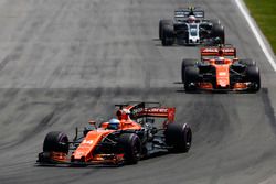 Fernando Alonso, McLaren MCL32, Stoffel Vandoorne, McLaren MCL32