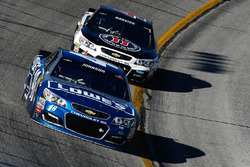 Jimmie Johnson, Hendrick Motorsports Chevrolet, Kevin Harvick, Stewart-Haas Racing Chevrolet
