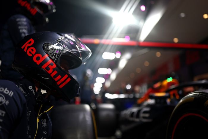 El equipo de boxes del Oracle Red Bull Racing practica una parada en boxes