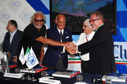 (Da sx a dx): Jean Todt, Presidente FIA con Flavio Briatore; Dr. Angelo Sticchi Damiani, Presidente Aci Csai; Bernie Ecclestone e Roberto Maroni, Presidente della Regione Lombardia, all'annuncio al circuito di Monza